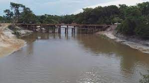 Motorista morre ao caminhonete cair de ponte sobre rio Xavantinho em Canabrava do Norte (MT)