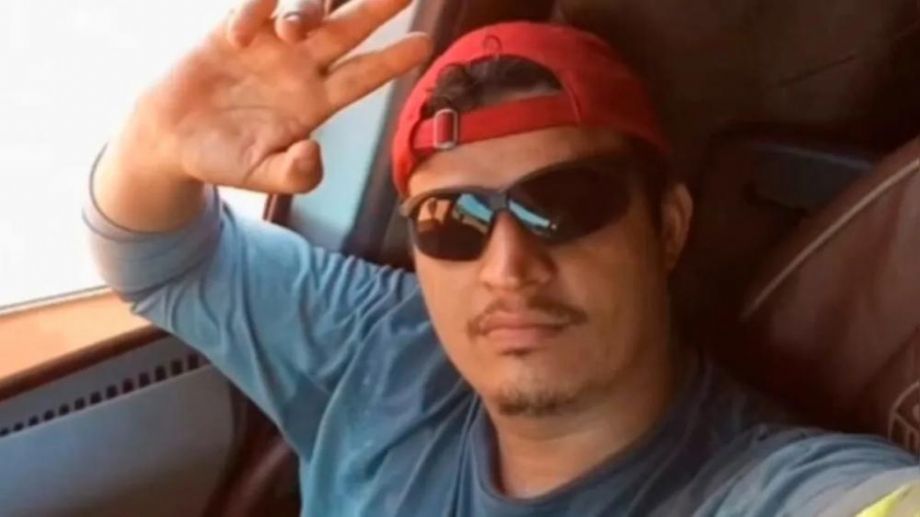 Motorista de 31 anos morre após batida entre duas carretas na BR-158
