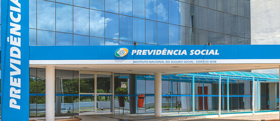 O governo federal decidiu antecipar o pagamento do abono anual aos aposentados e pensionistas da Previdência Social, também conhecido como “13º do INSS”.