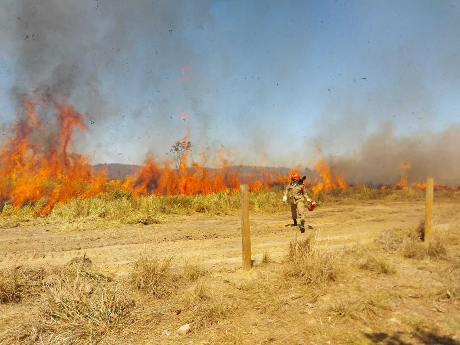 2º Núcleo Bombeiro Militar reforça o combate a incêndios em Confresa e região.