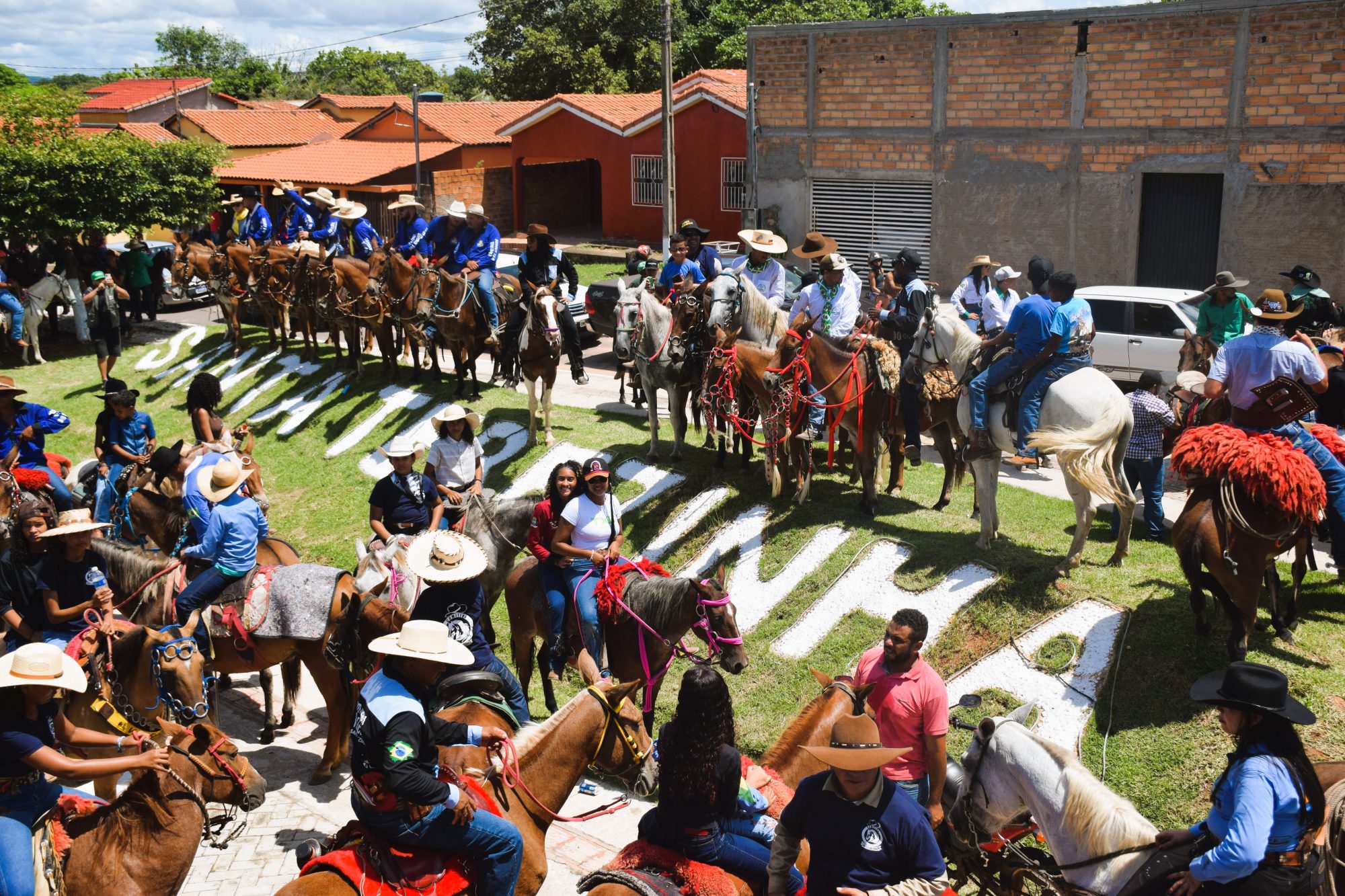 Cavalgada: tradição e orgulho nas ruas da cidade na comemoração do 45º aniversário de Santa Terezinha